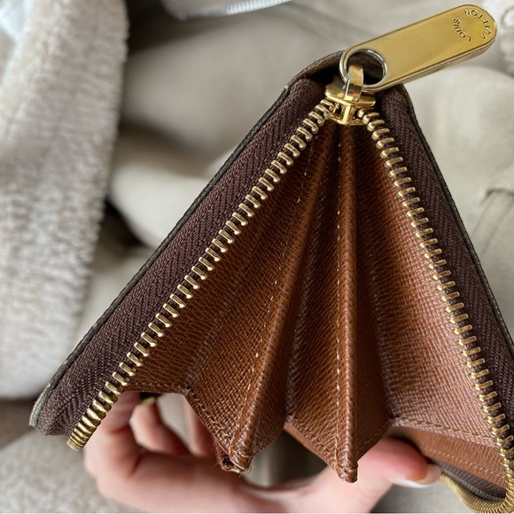 LOUIS VUITTON ZIPPY WALLET - Picture 5 of 11